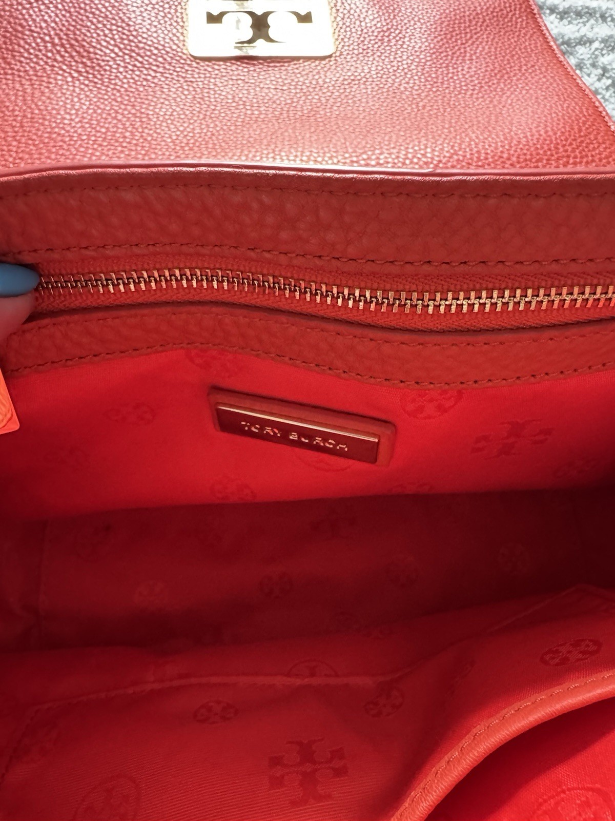 Tory Burch Orange Pebbled Shoulder Bag Magnetic Closure Gold Chain Strap Logo