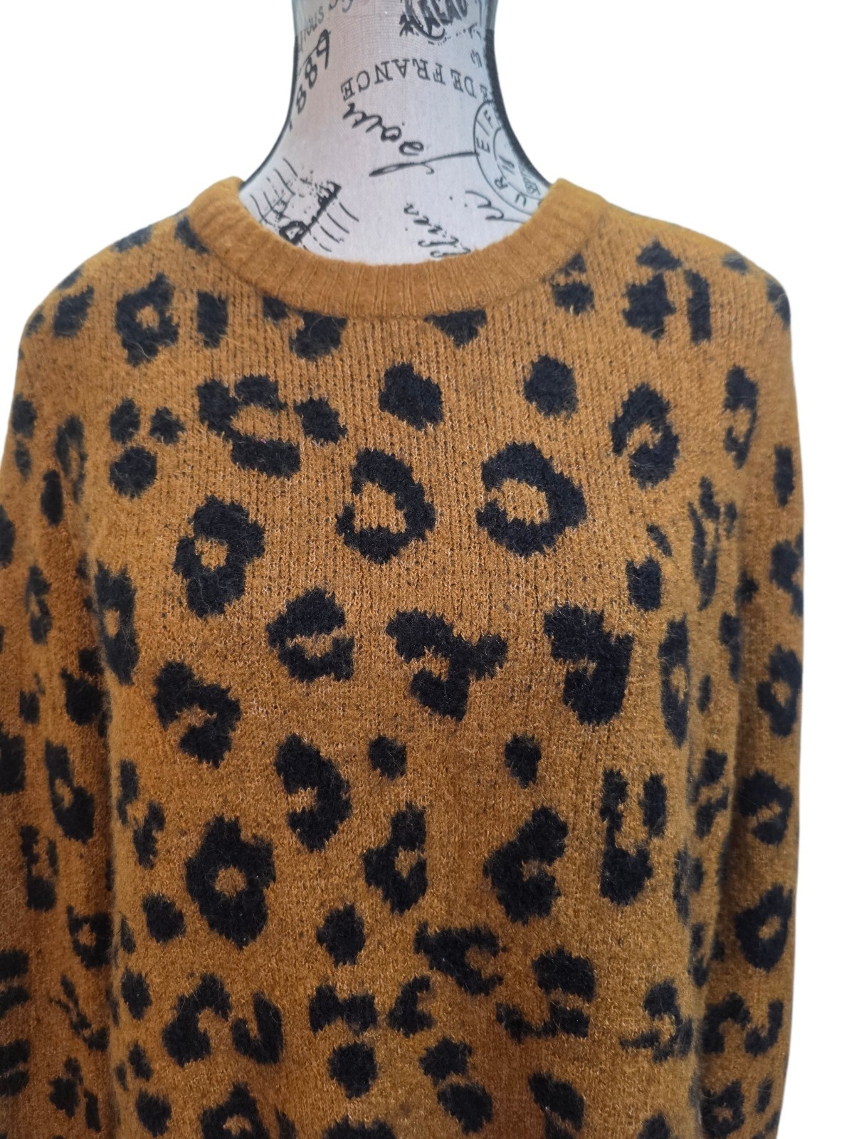 Old Navy Fuzzy Leopard Animal Print Sweater Sz Large Camel Brown Black Cozy Fall