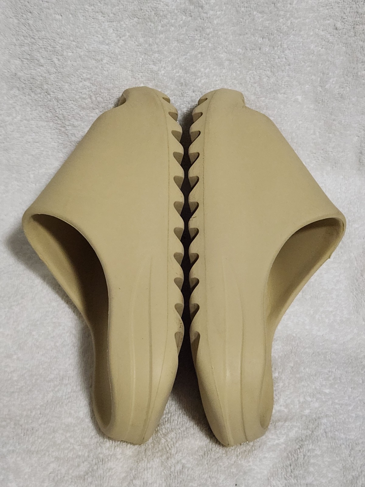 adidas Yeezy Slide Bone (2022/2023 Restock) FZ5897 US 38-39 Men’s 7 Women’s 8.5