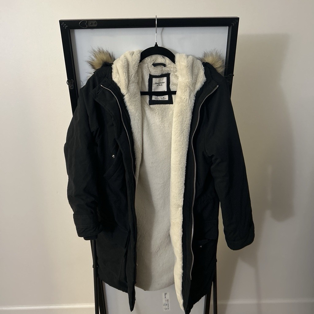 Abercrombie & Fitch Women’s Parka Jacket Black Sherpa Fur Lined Winter Coat M