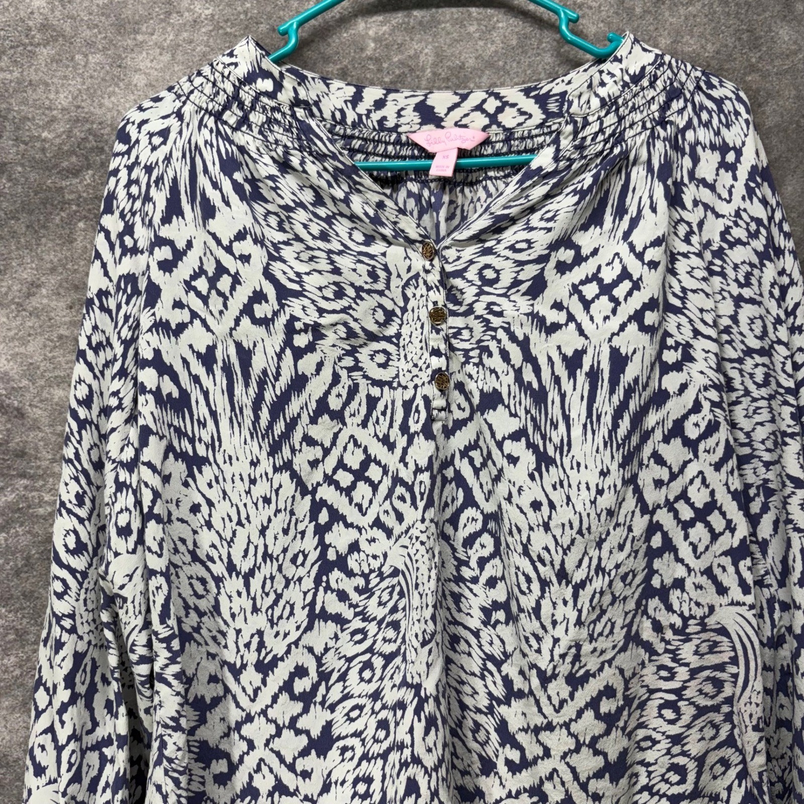 Lilly Pulitzer Elsa Blouse Top Womens XS 100% Silk Pineapple Party Navy White