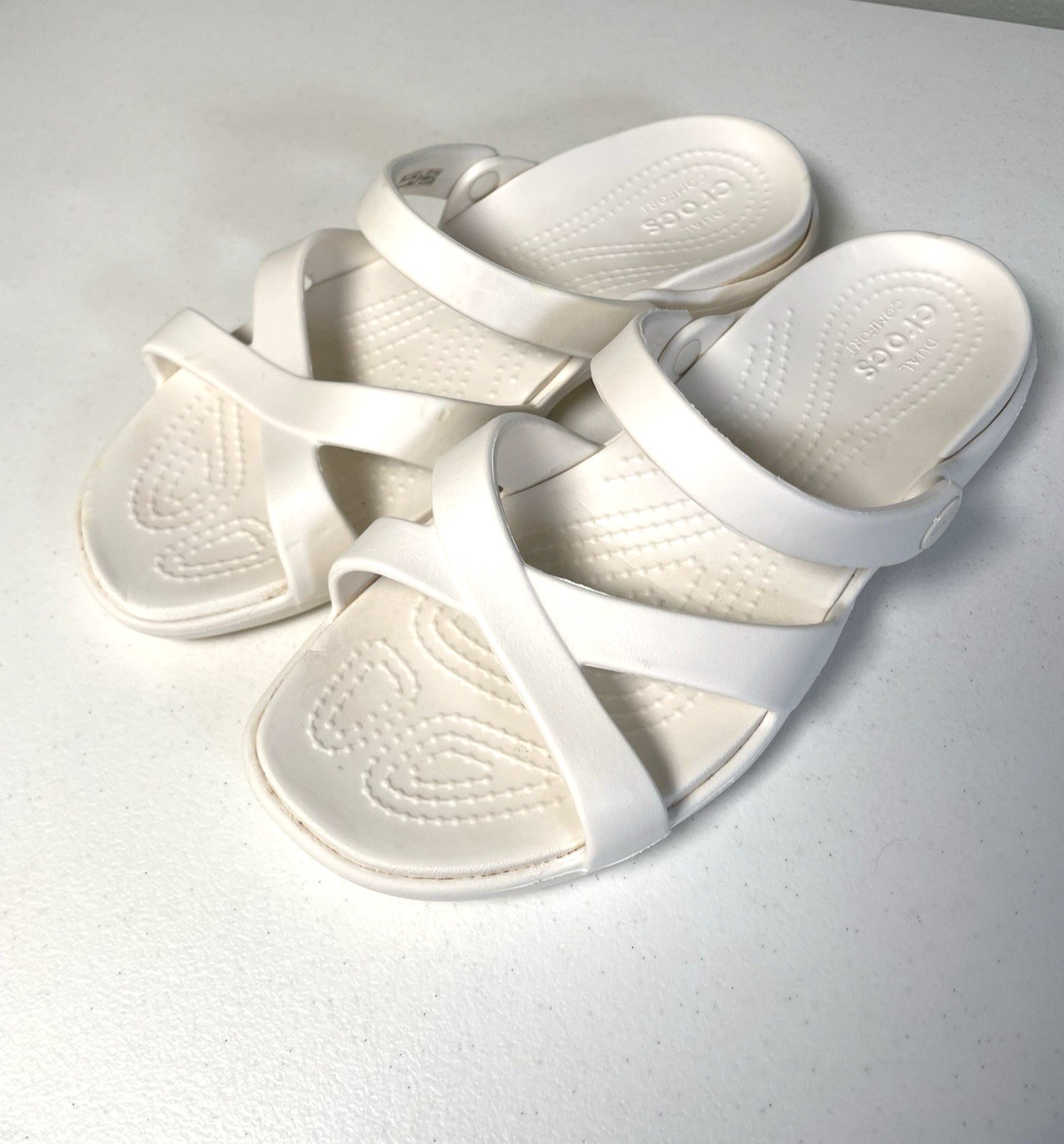 Crocs Women’s 8 Kadee II Strappy Sandals White Casual Flats Shoes Beach Summer
