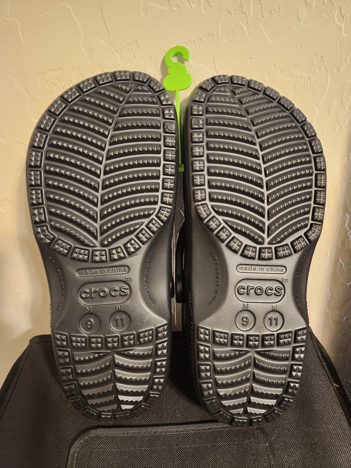 Crocs Unisex Adult Classic Clog Slip On Shoes, Waterproof Black Size 9M / 11W