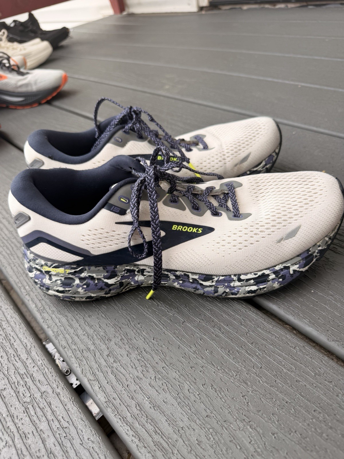 Brooks Ghost 15 Men’s Low Top Lace Up Running Sneaker Beige/Navy/Gray Camo
