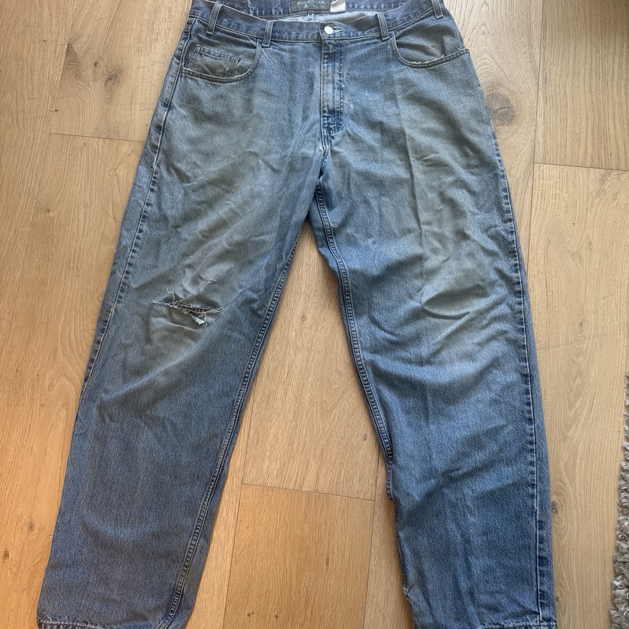 Levi’s Silvertab Men’s Blue Denim Jeans Relaxed Straight Mid Rise Distressed