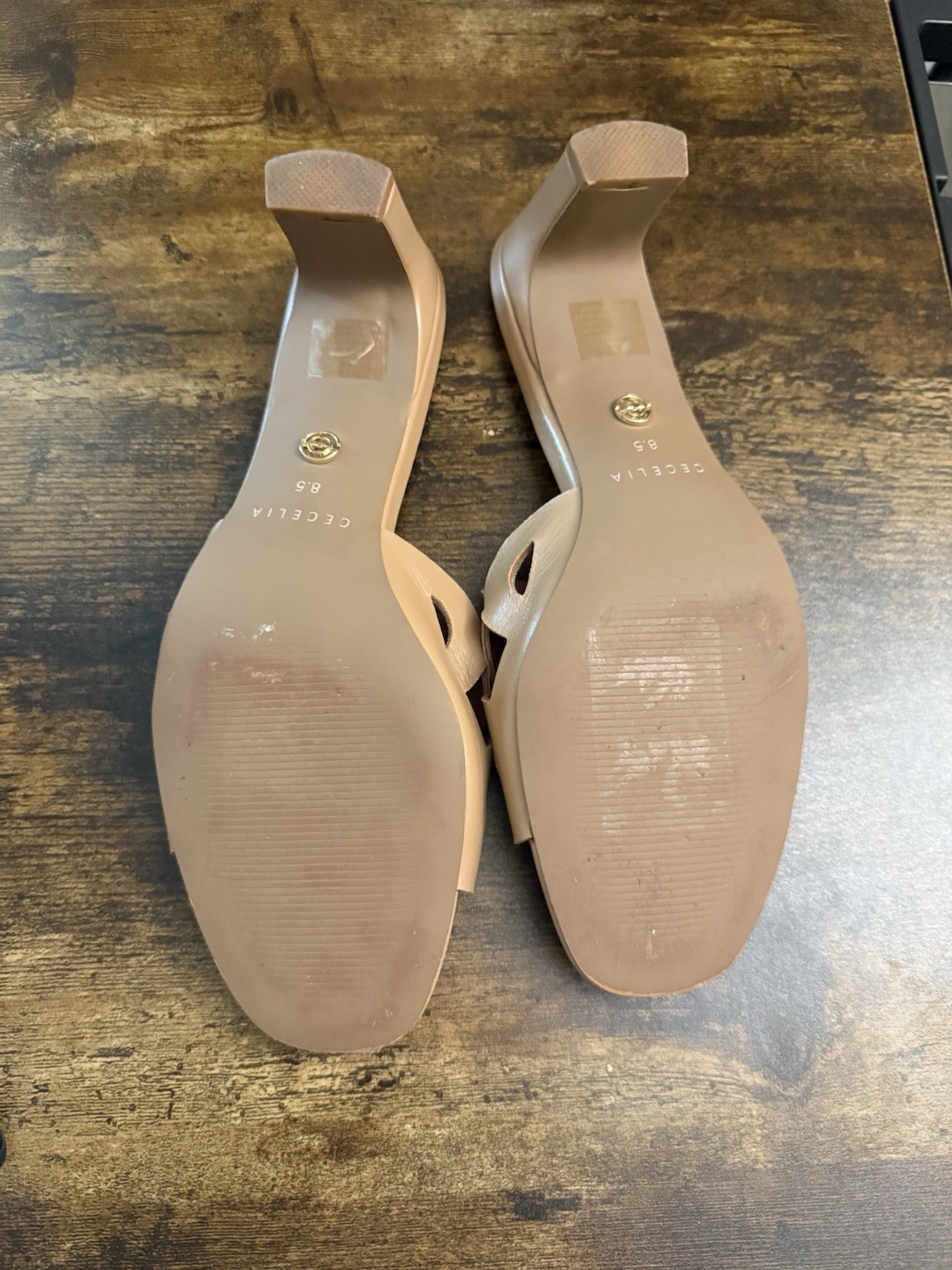 CECELIA NEW YORK Beige Cutout Circle Slide Mules size 8.5