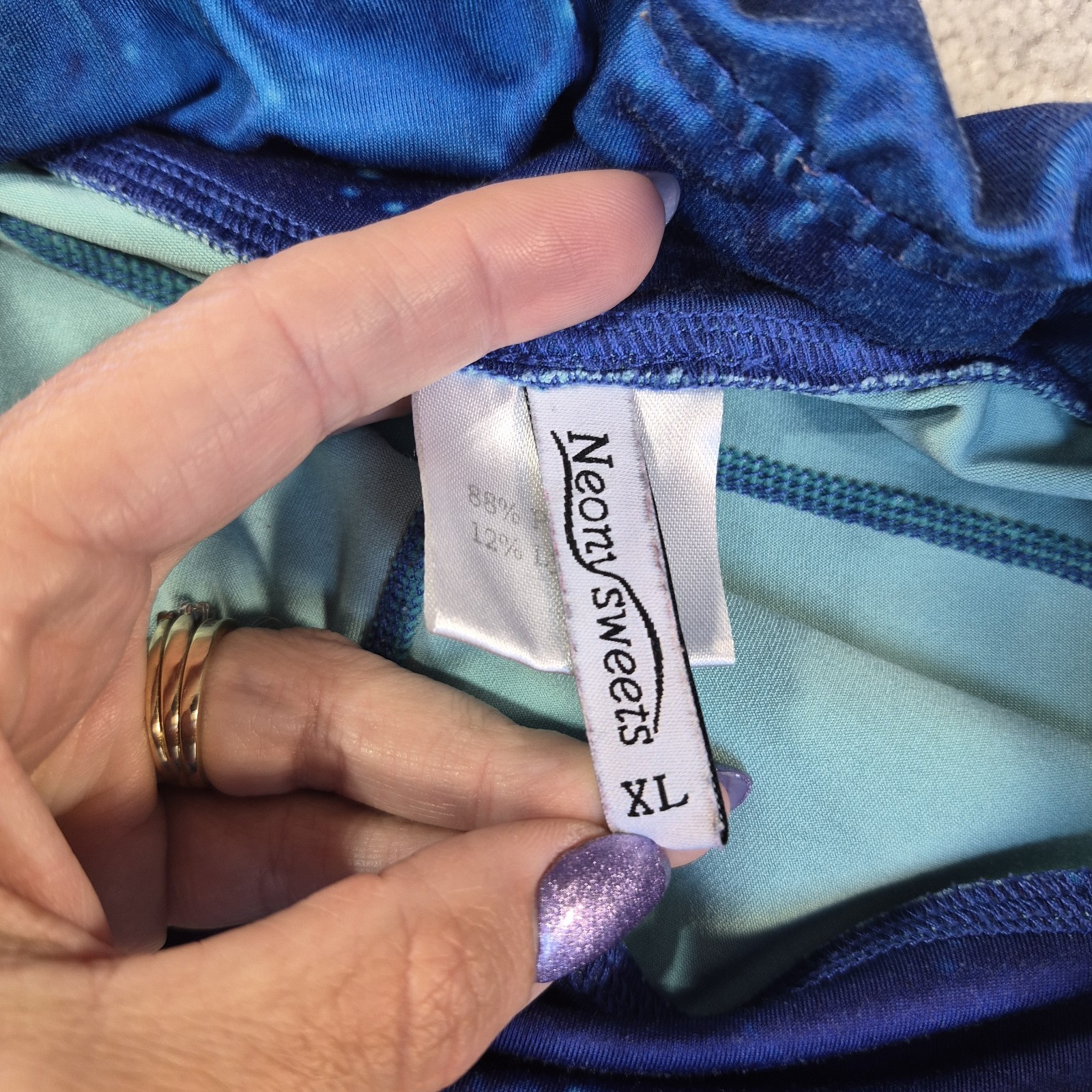 Neon Sweets Womens XLARGE Blue Galaxy Active Capri Legging Pockets Mid Rise Yoga
