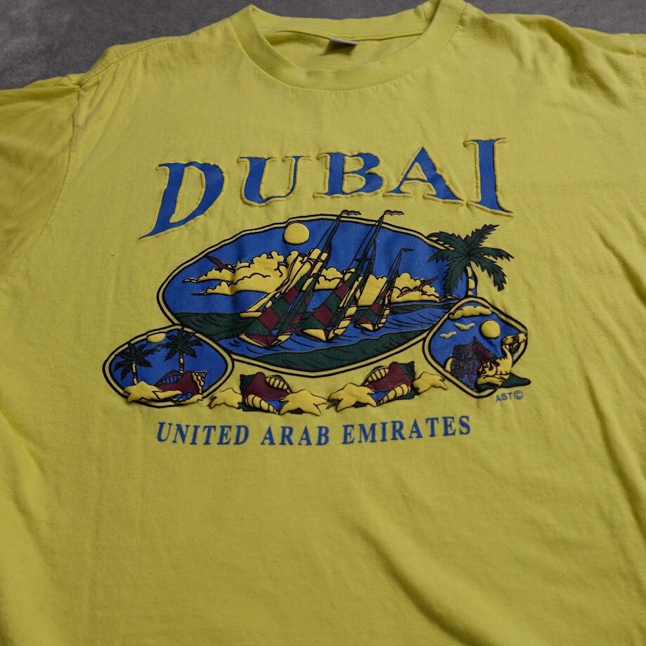 Dubai United Arab Emirates AST Graphic T-Shirt Men’s XL Yellow Puffy 3D Art Tee