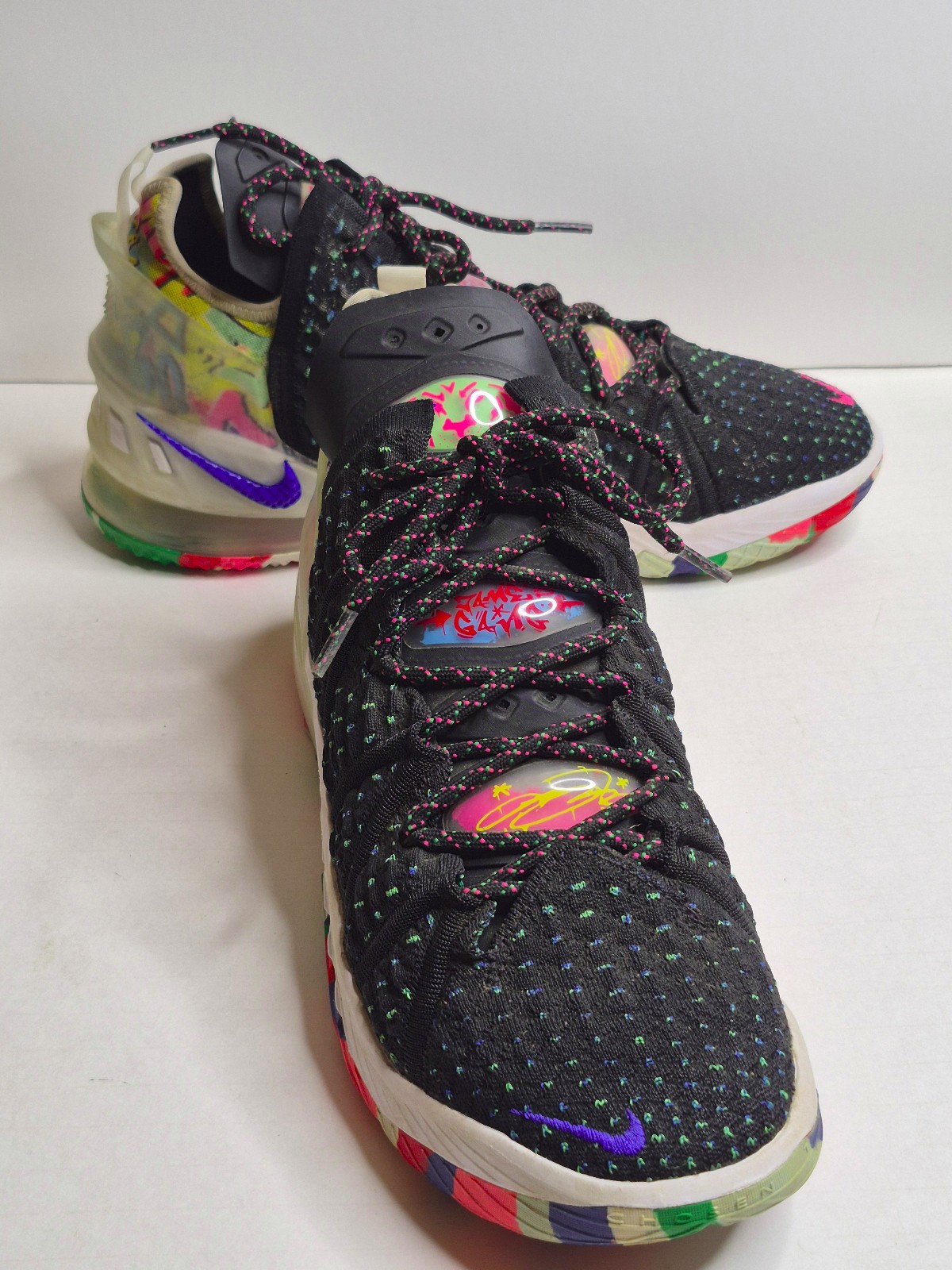 Nike Sneakers Men’s 8.5 LeBron 18 James Gang Multicolor Basketball Shoes