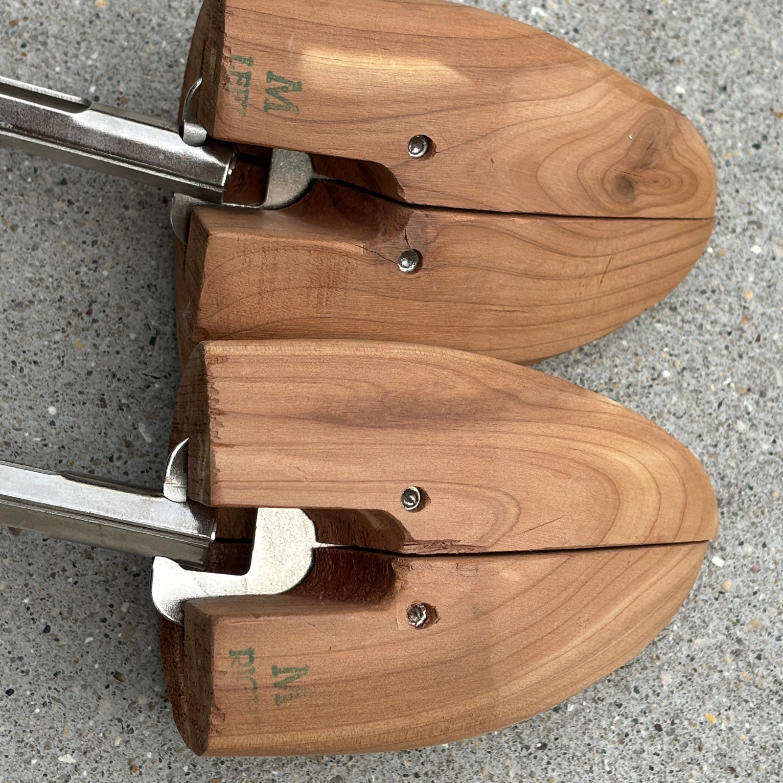Pair of Size Medium Narrow Cedar Shoe Trees 10.5″ Uncompressed