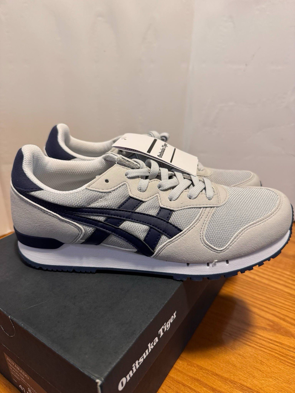 Onitsuka Tiger Alvarado Glacier Grey/Peacoat Men’s 8, Women’s 9.5