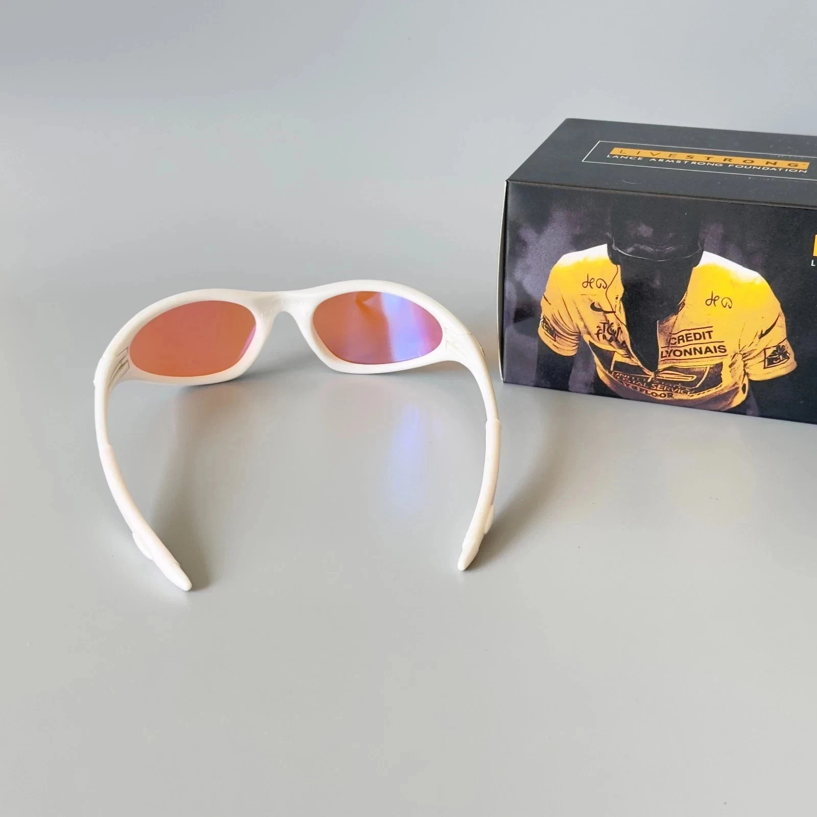 Oakley Mitute 1.0 White Pink Hype Vintage Sunglasses Gorpcore USA Y2K Avantgarde