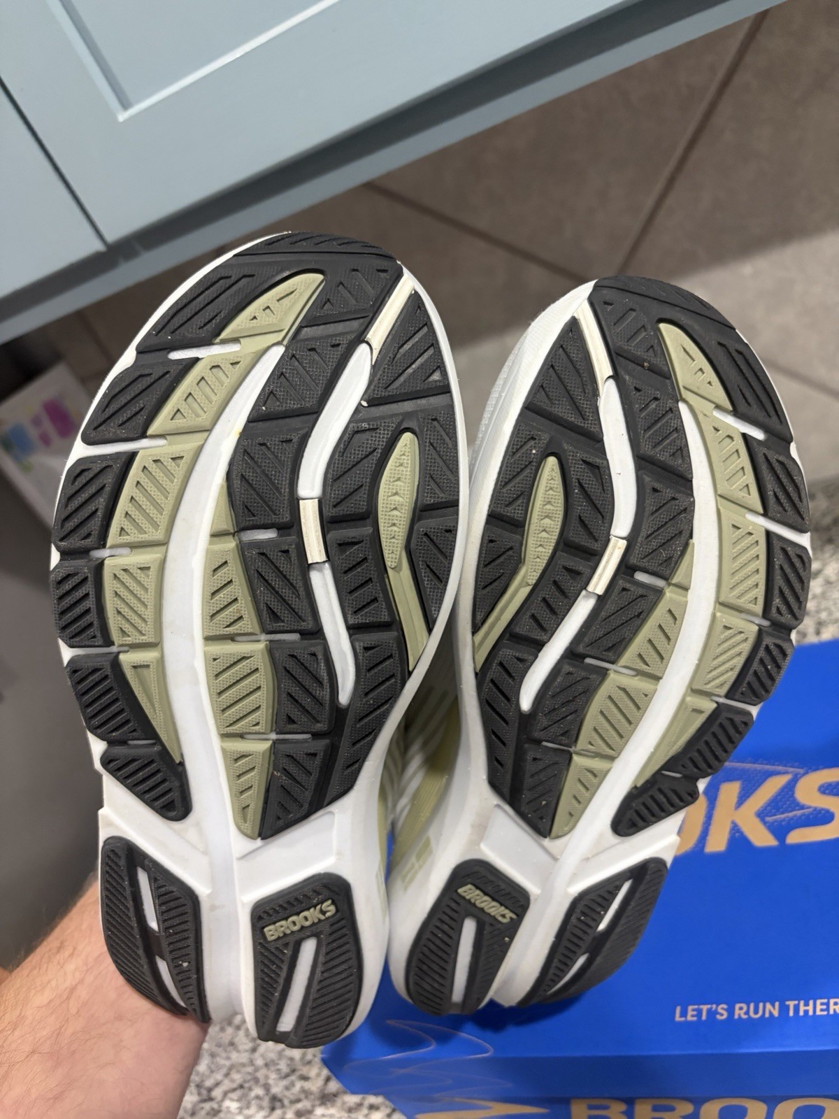 Brooks Ghost Max 3 Size 9 Men’s Neutral Great Condition