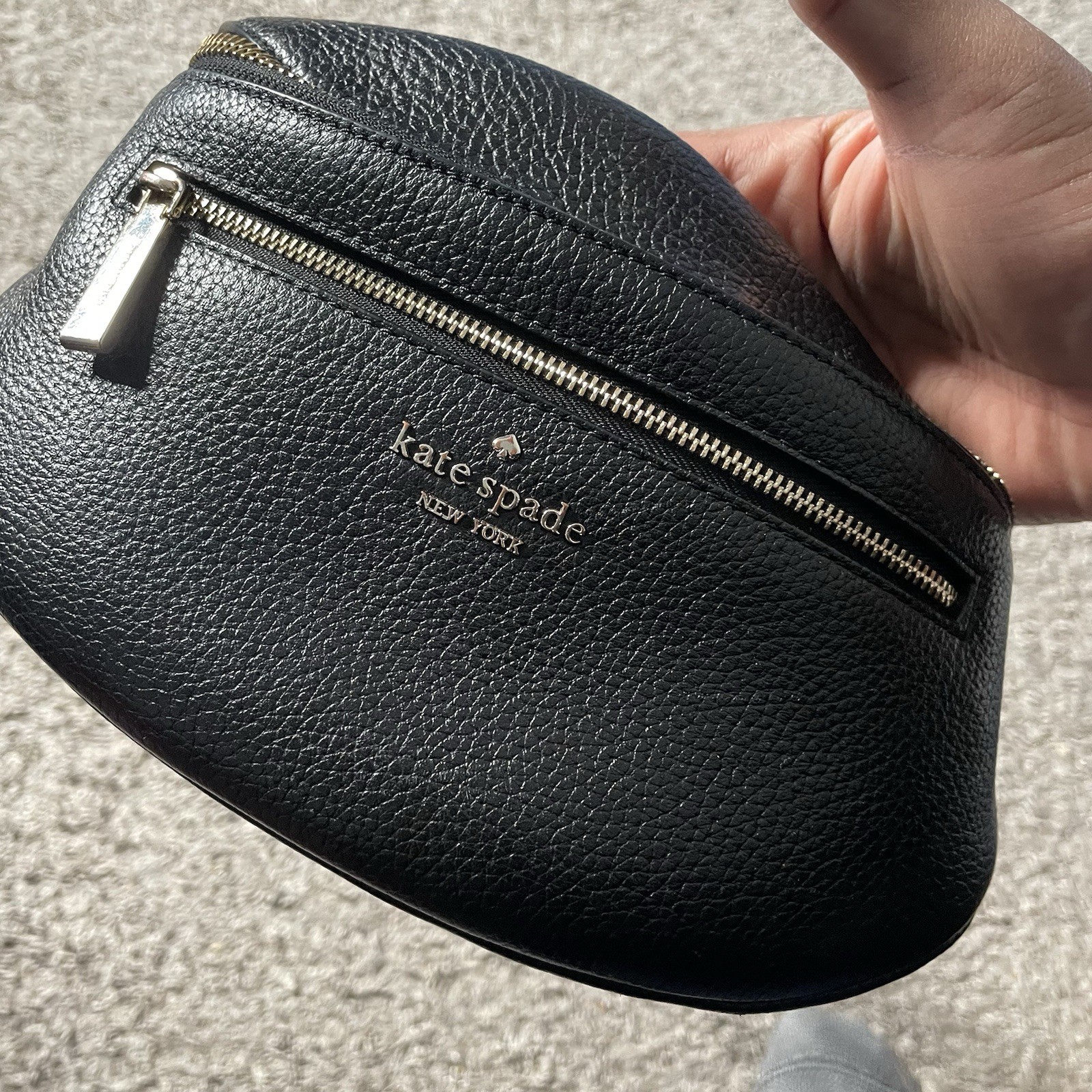 kate spade crossbody Bag Black Gold Zipper Genuine Leather Inner Pockets EUC