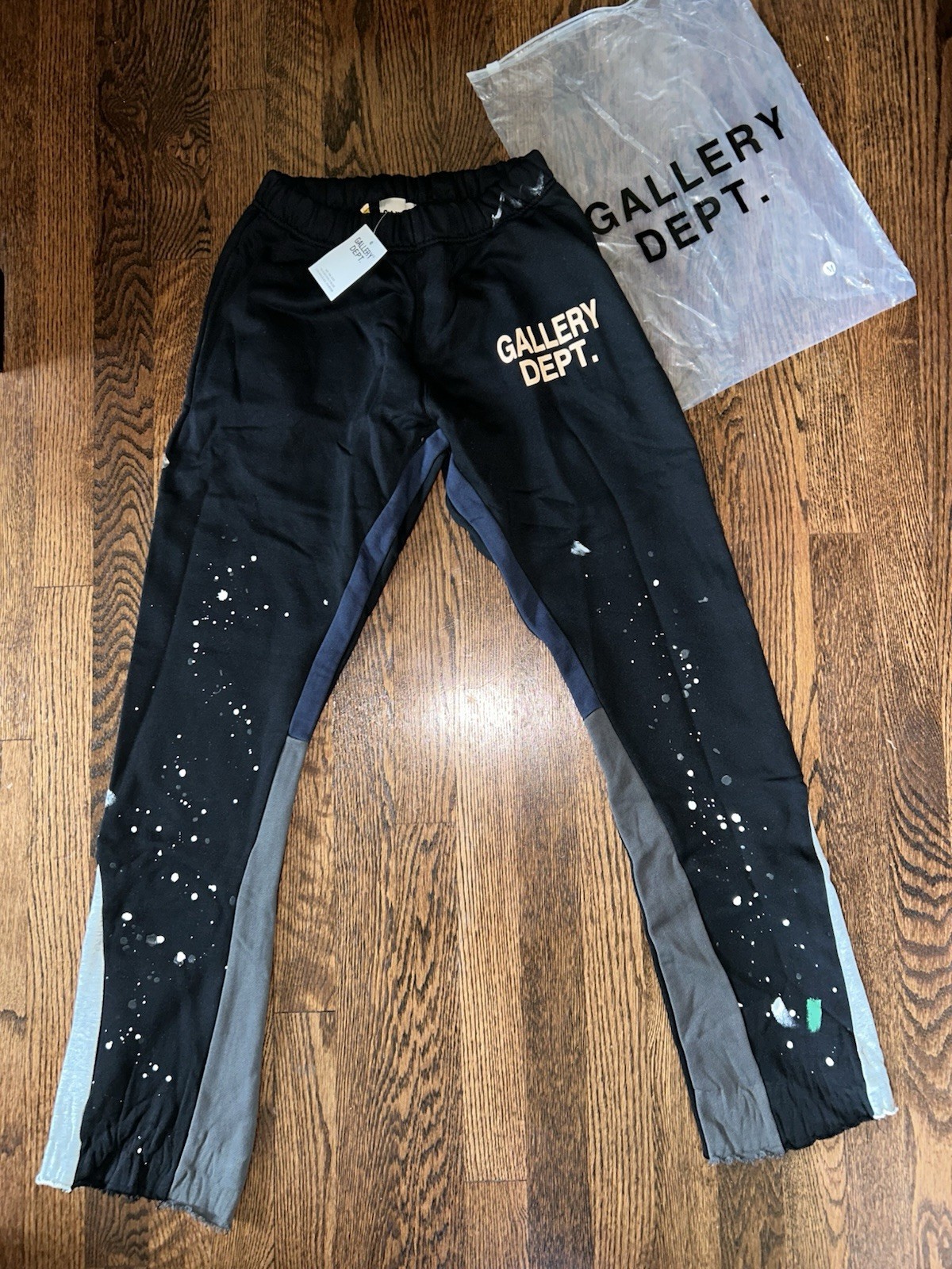 Gallery Dept – Black Logo Print Paint Splash Flare Sweatpants Size: Small (kids)