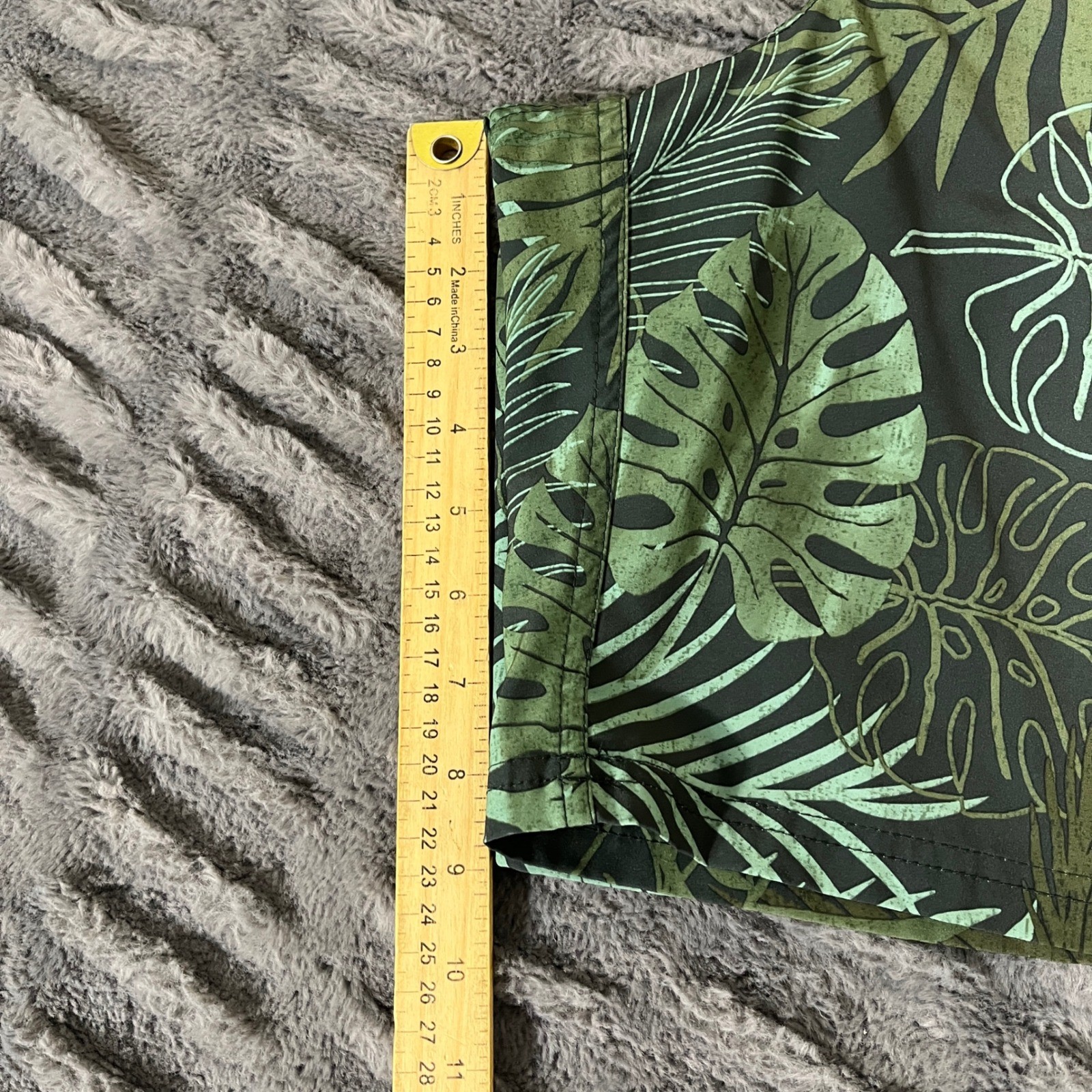 Gerry Mens Swim Trunks Large Green Tropical Leaf Print Stretch Board Shorts