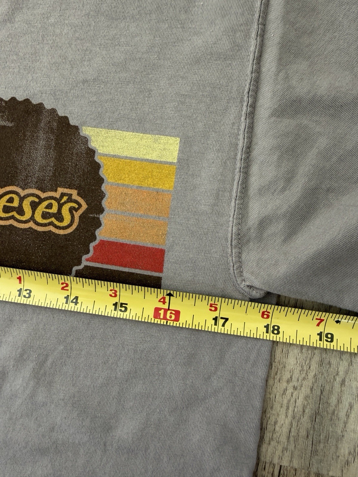 Reese’s Peanut Butter Cup T Shirt SMALL Ring Spun Chest Bar Graphic Comfort Wash