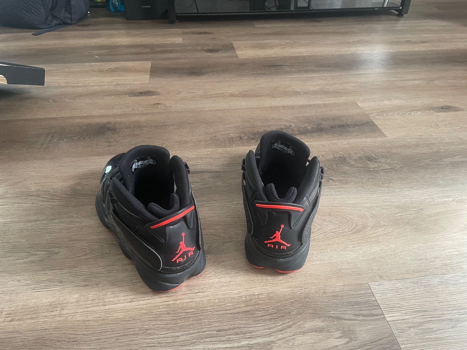JORDAN 6 RINGS BLK/RED 9.5