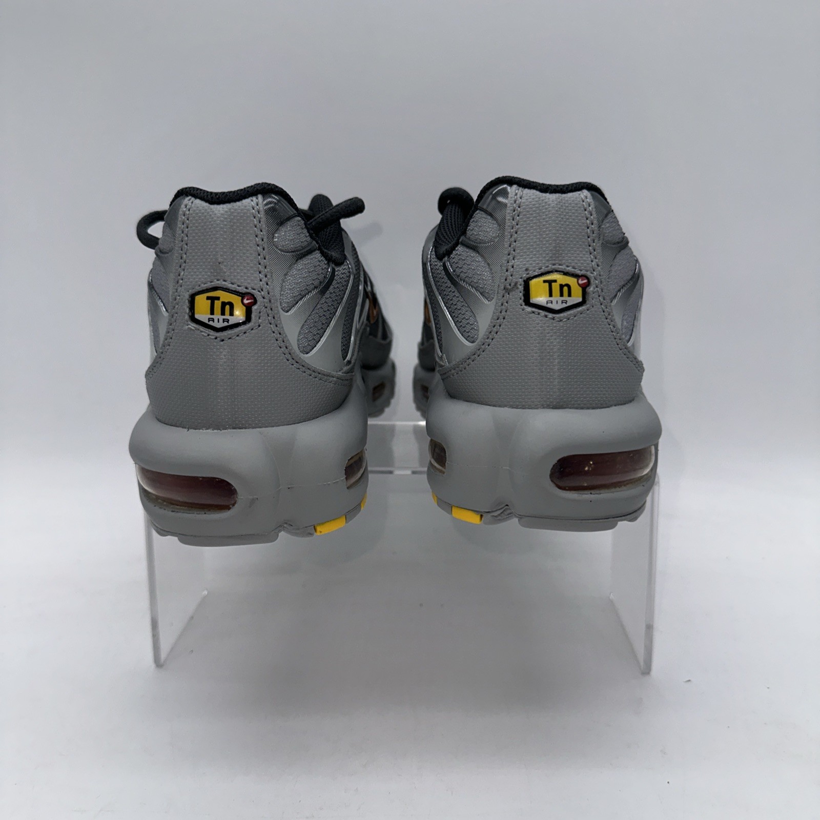 Nike Men’s Size 9.5 Air Max Plus (DM0032 037) Gray Running Sneaker Sports
