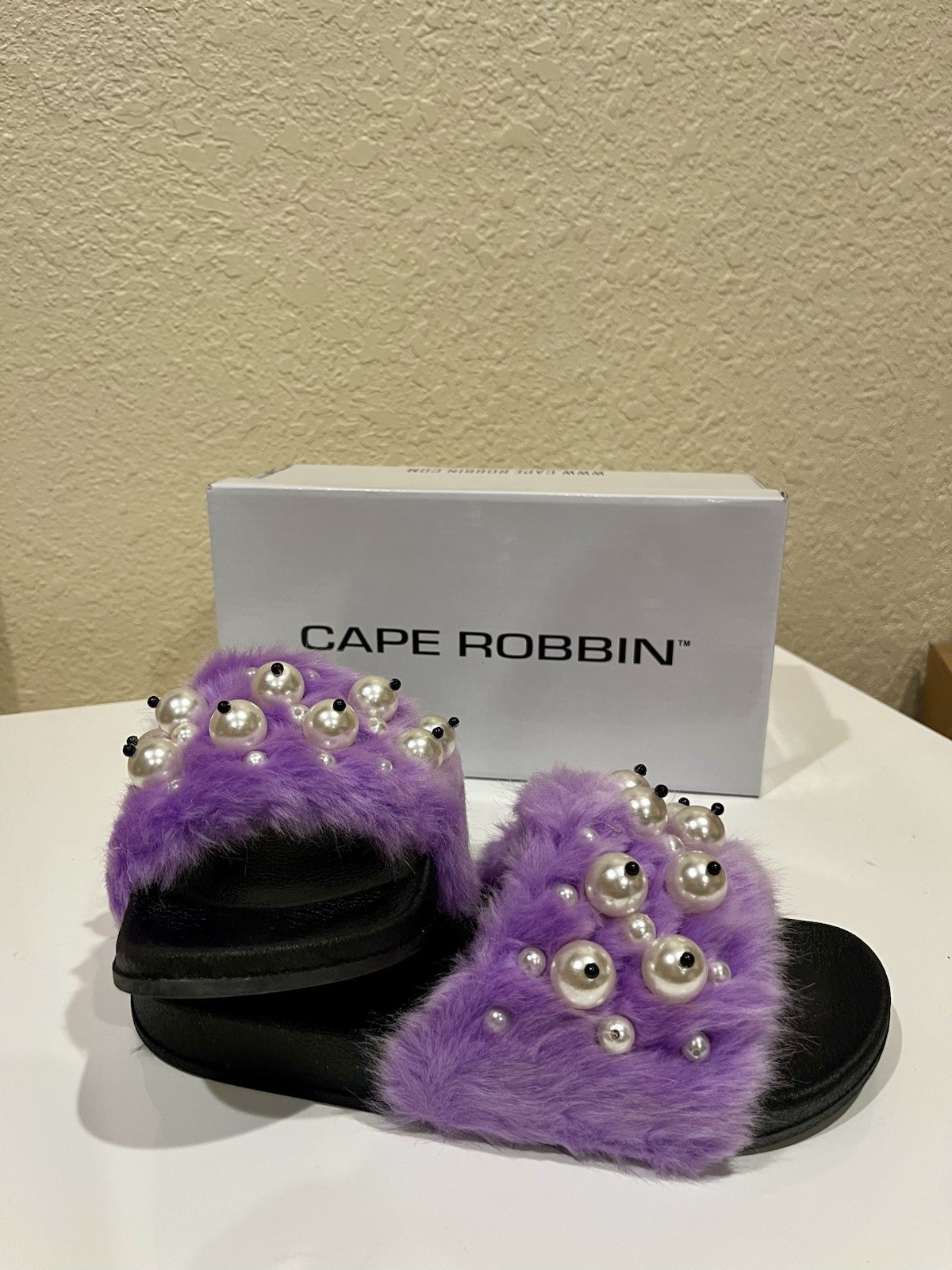 Cape Robbin Moira Women Slip On Skids Sandal Purple Faux Fur & Pearl Accent
