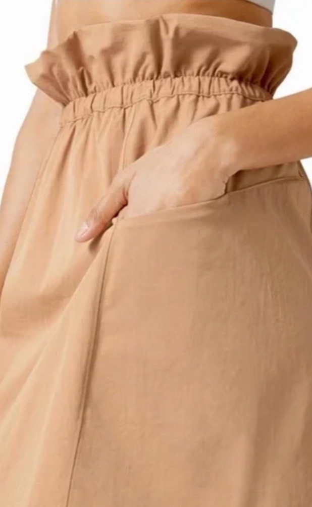 lululemon Beige High Rise Paperbag Elastic Waist Skirt w Pockets Size 10