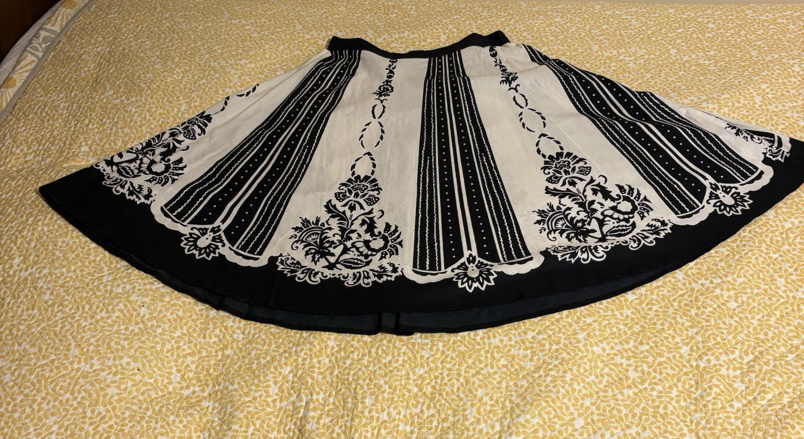 S-L Studio West Half Circle Skirt Nouveau Print Black White Cotton Nostalgic VTG