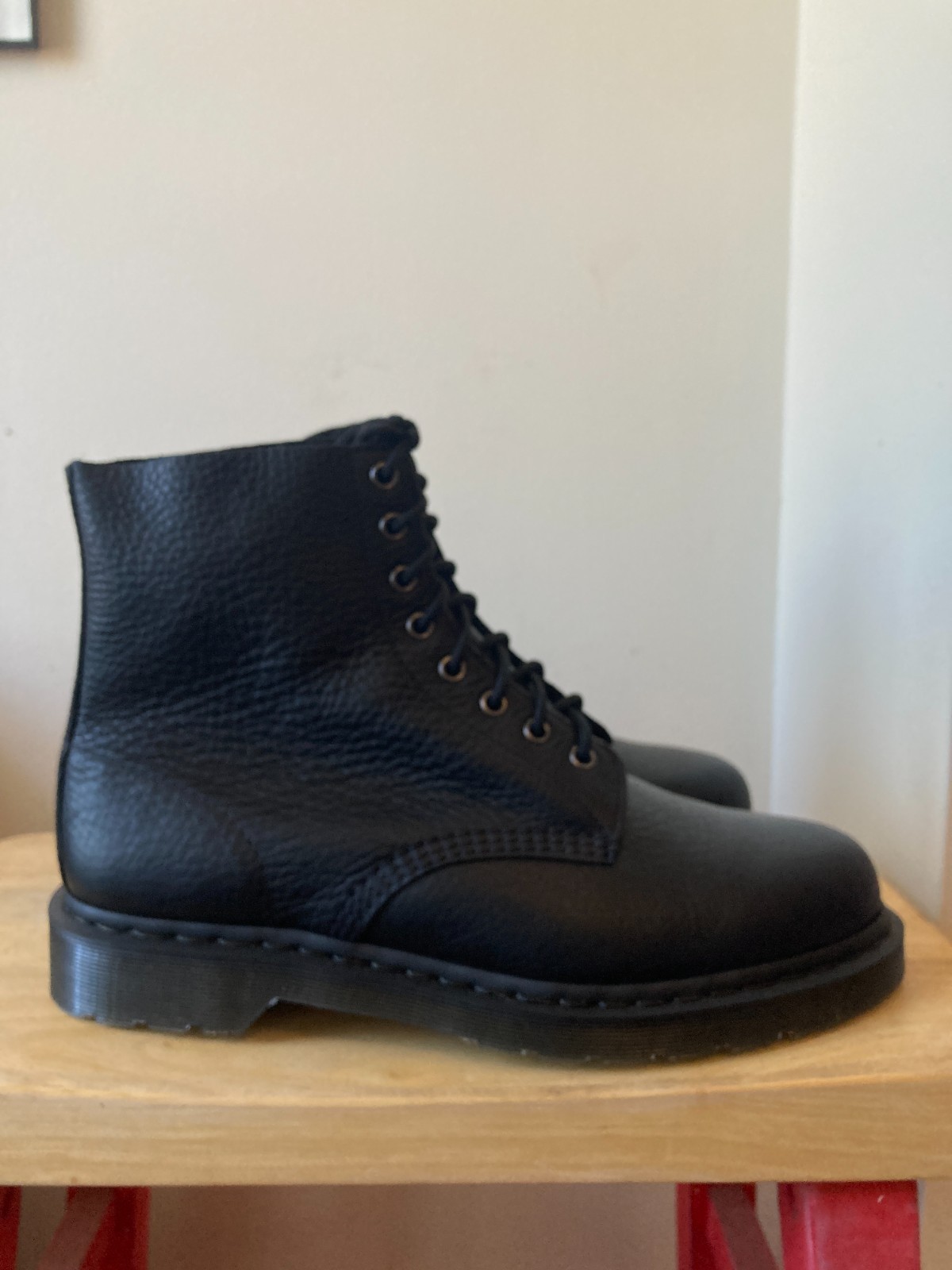 New Dr. Martens 1460 Ambassador Leather Lace Up Boots 11 US Black Mens Mono