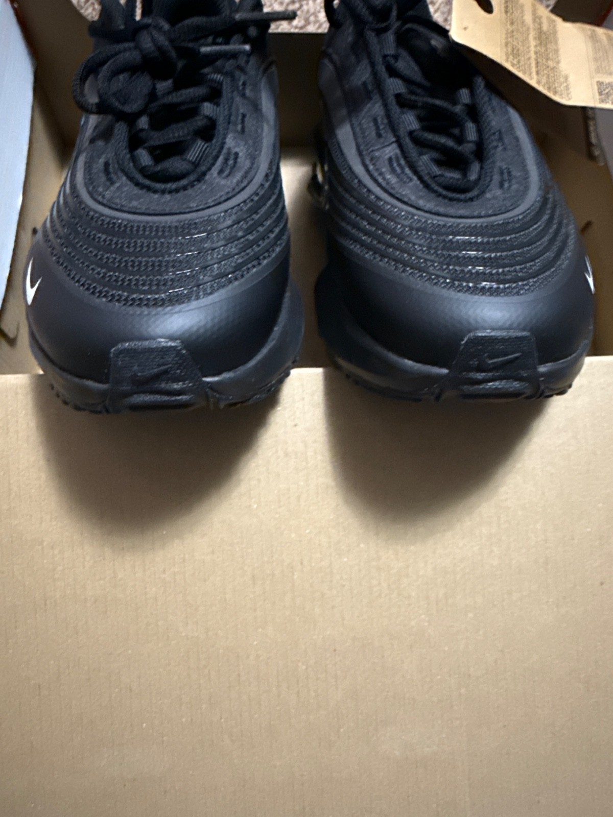 Nike Air Max Fire 7.5 Men – Brand New – Black with White Checkmark Nike Logo
