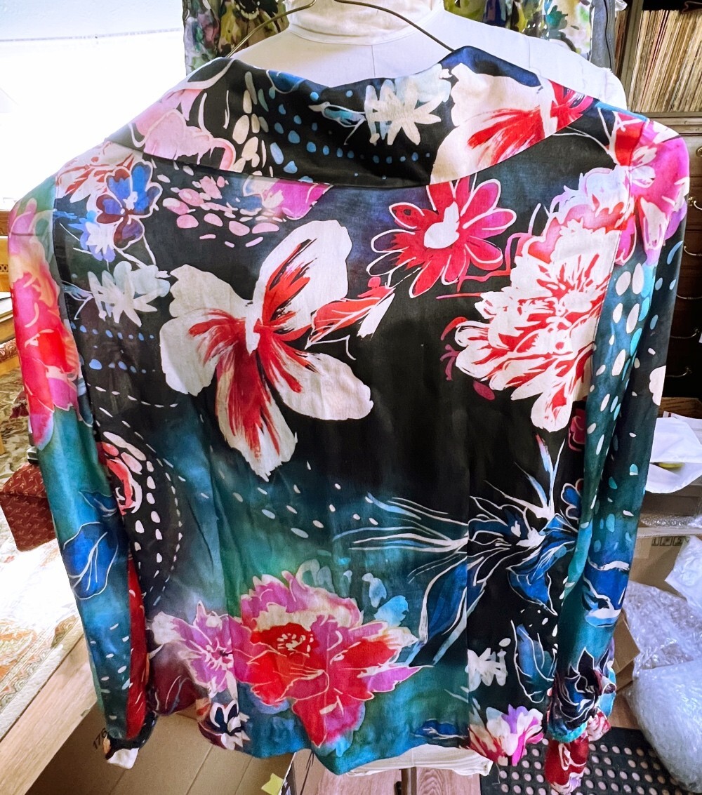 DONCASTER 100% SILK BLOUSE SIZE 6 BUTTON CLOSURE 3/4 BUTTONED CUFF