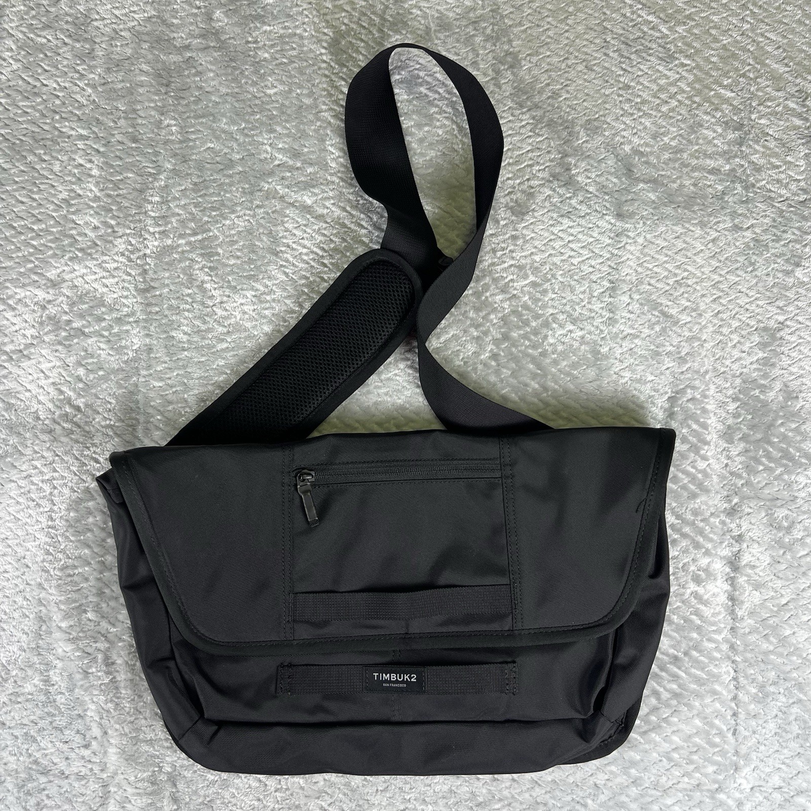 Timbuk2 Catapult Sling Bag Black Laptop Crossbody Commuter Travel OS