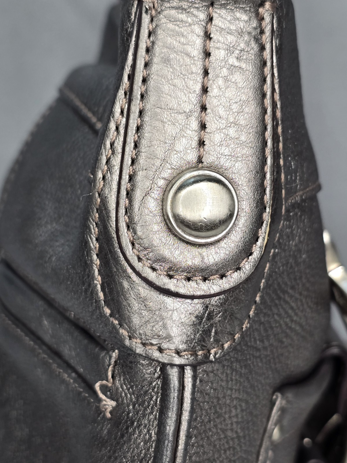 B. Makowsky Silver Pebbled Shoulder/Crossbody Bag Detachable Strap Charm Hobo