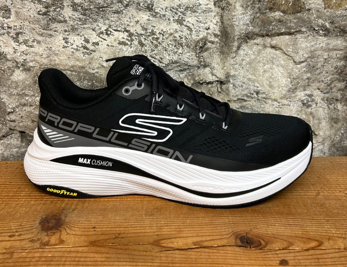 Skechers Max Cushioning Propulsion 220509 Black/White Running New In Box