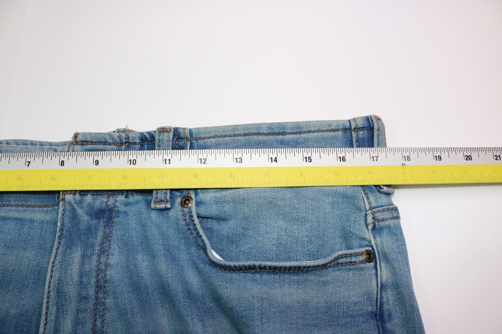 Lee Extreme Motion Straight Taper Men’s Jeans – Size 34Wx35L – Color Blue