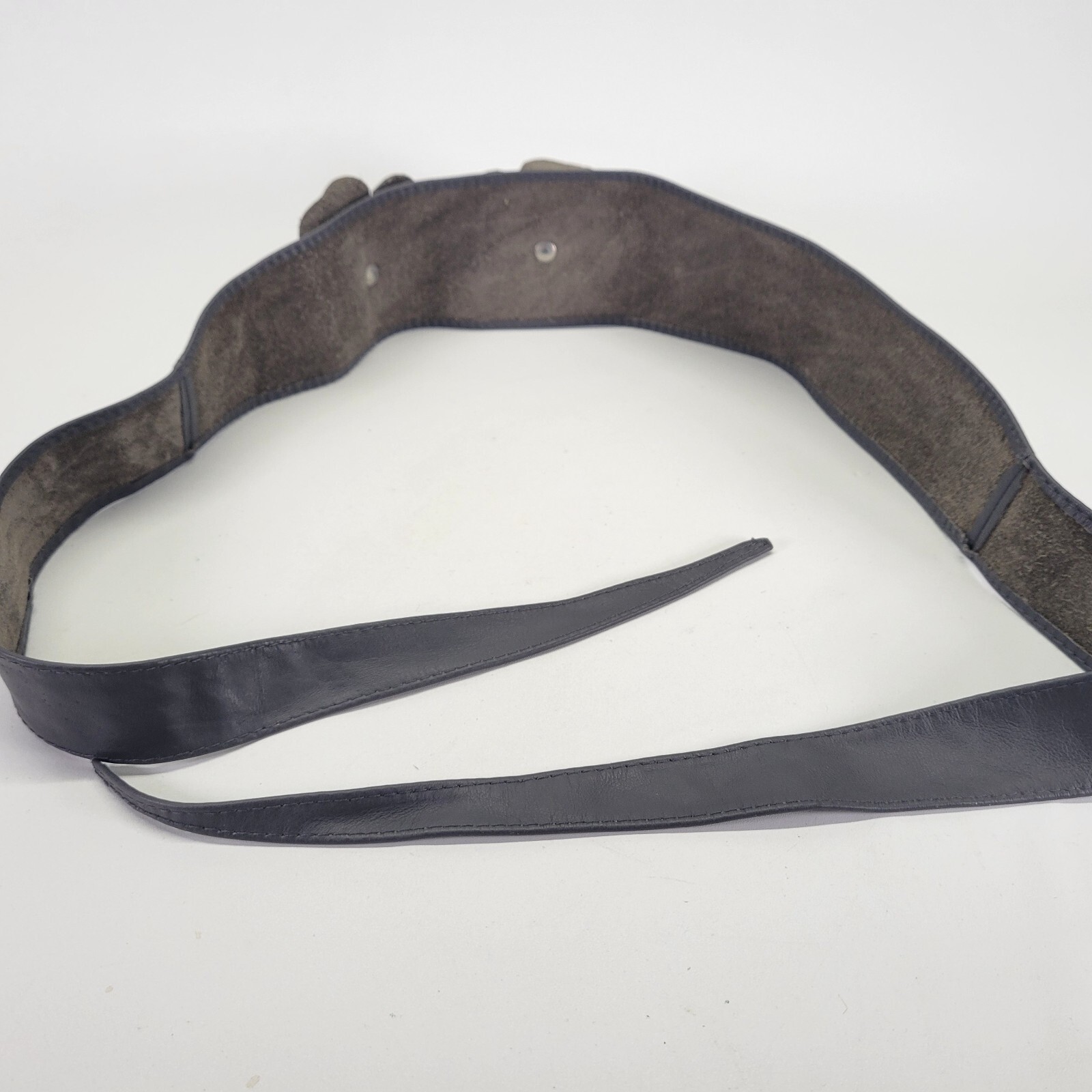 Vintage Leather Belt 28 30 32 34 36 One Size Flower Applique Waist Hip Gray Vtg