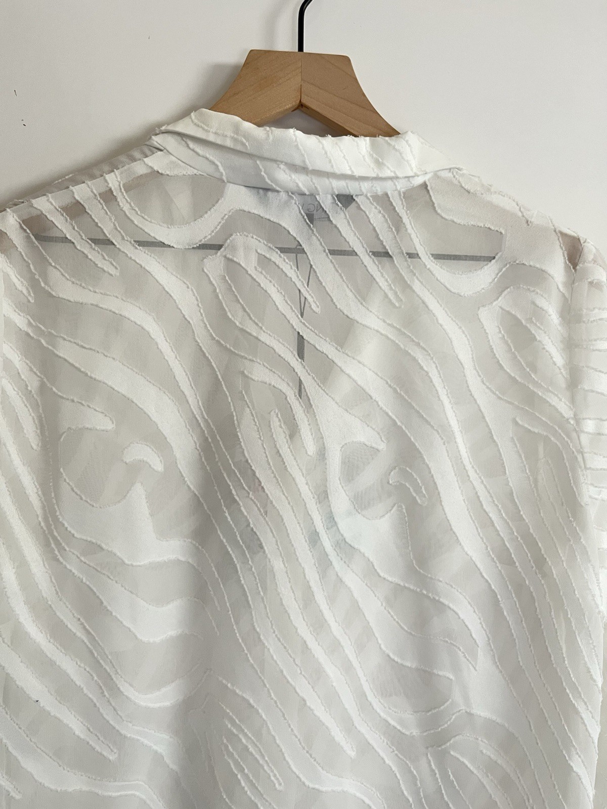 New Ming Wang Women’s White Zebra Button Front Shirt Textured Office Business