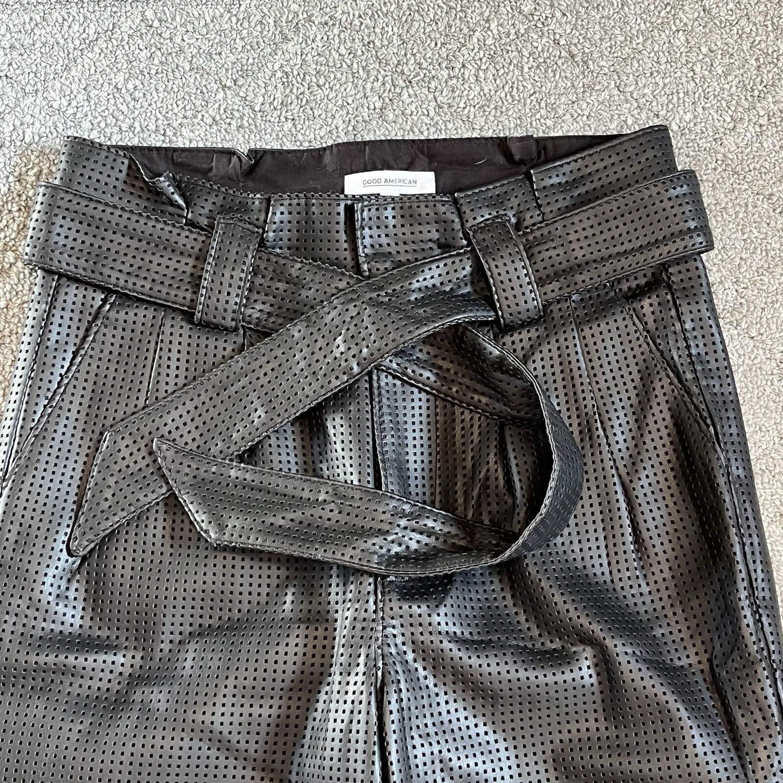 Good American Faux Leather Belted Vented Pants Womens Size 0 Black Stretch