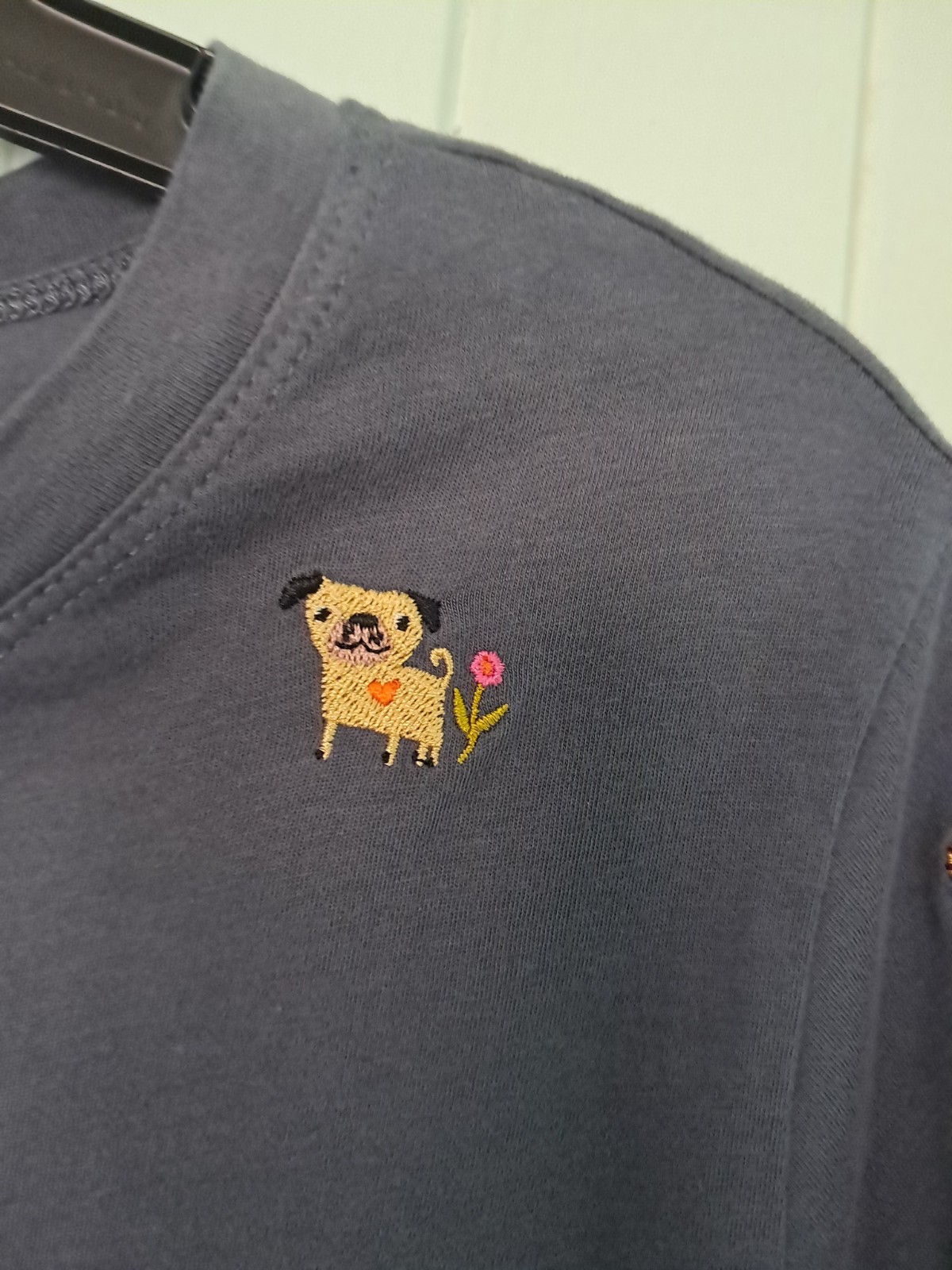 Natural Life Fave Little Things Embroidered Cotton T-Shirt Sz M Gray