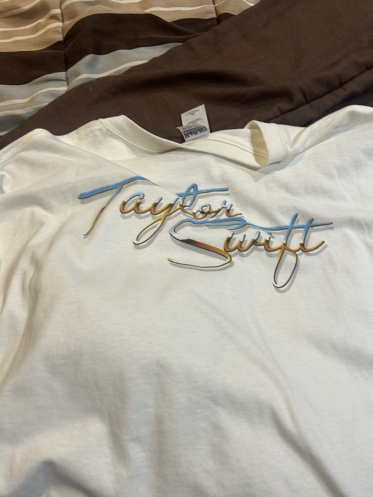 Signed Taylor Swift Graphic T-Shirt 2XL…Was signed at 2007 CMA Fest…Never worn.