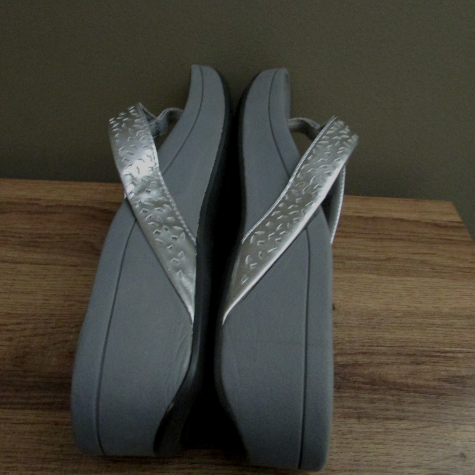 Vionic Zuma silver Platform Wedge Thong Flip Flop sandals Comfort-sz 9