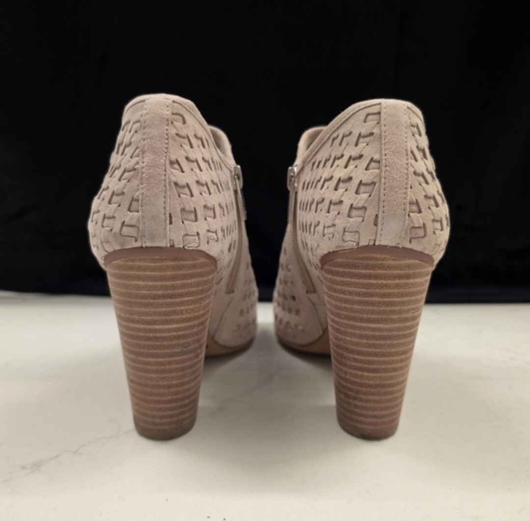 VINCE CAMUTO Perforated Peep Toe Booties Nude Blush Block Heel Size 9