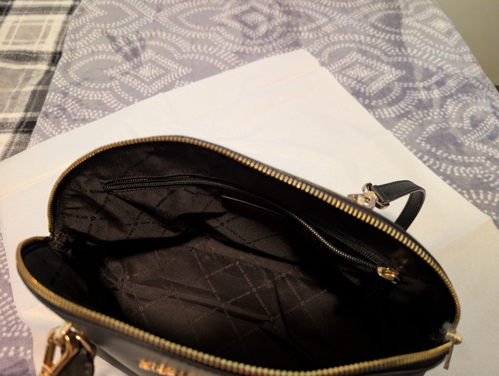 Michael Kors Black Satchel Top Handle Bag Zip Closure Inner Pockets Gold