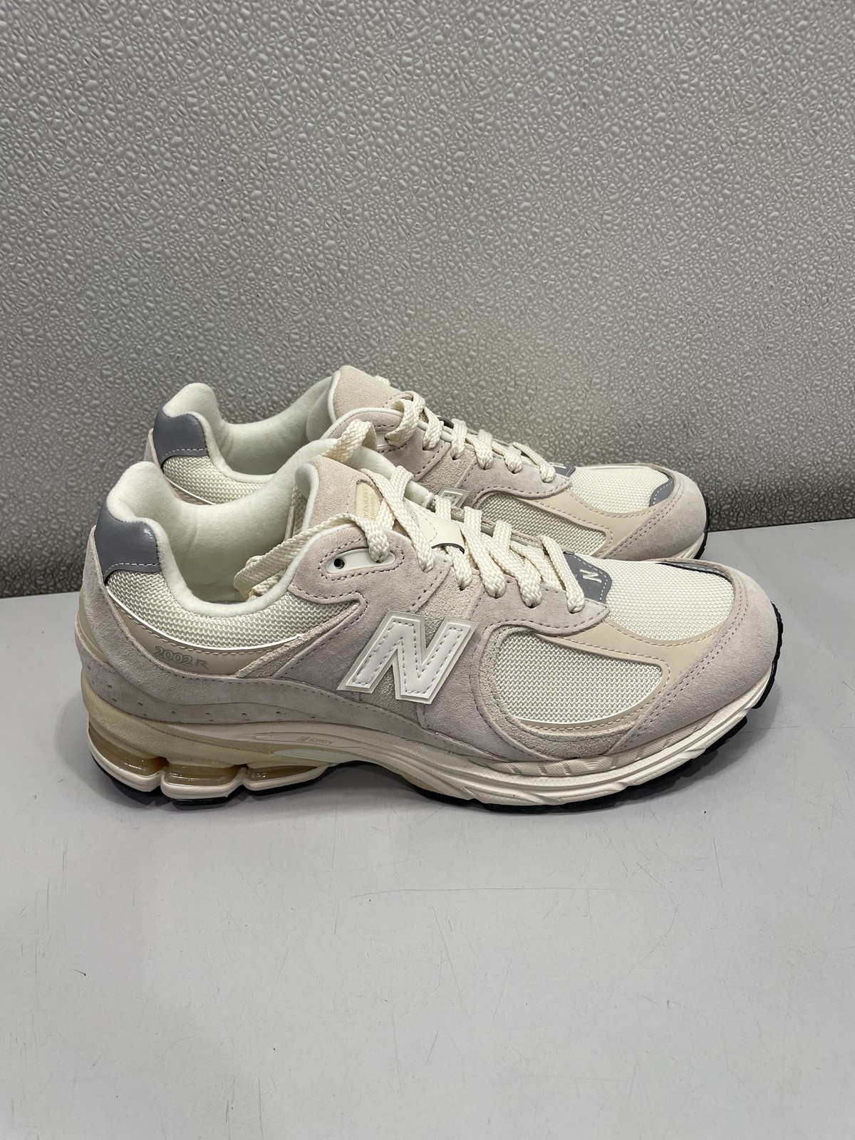 New Balance 2002R Lifestyle Sneaker Unisex M10, W11.5 In Taupe