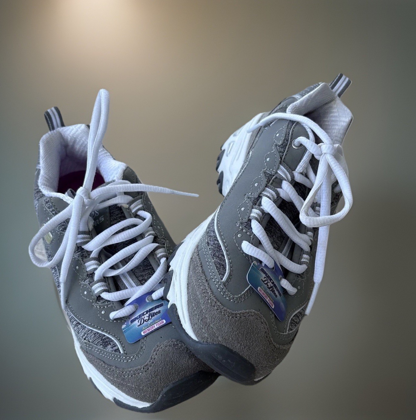 Skechers D’Lites SN11936W Gray Women’s Size 5.5 Youth Size 4 New Without Box