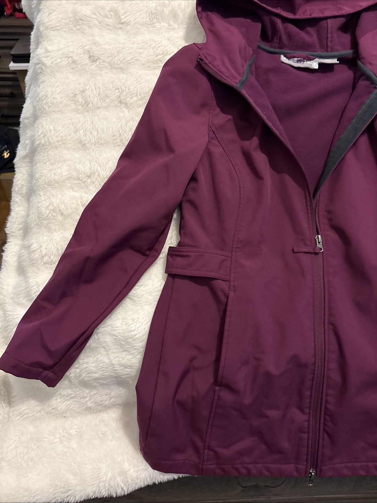 Women’s Size Small 4-6 Freetech Water Resistant Jacket – Item 2085