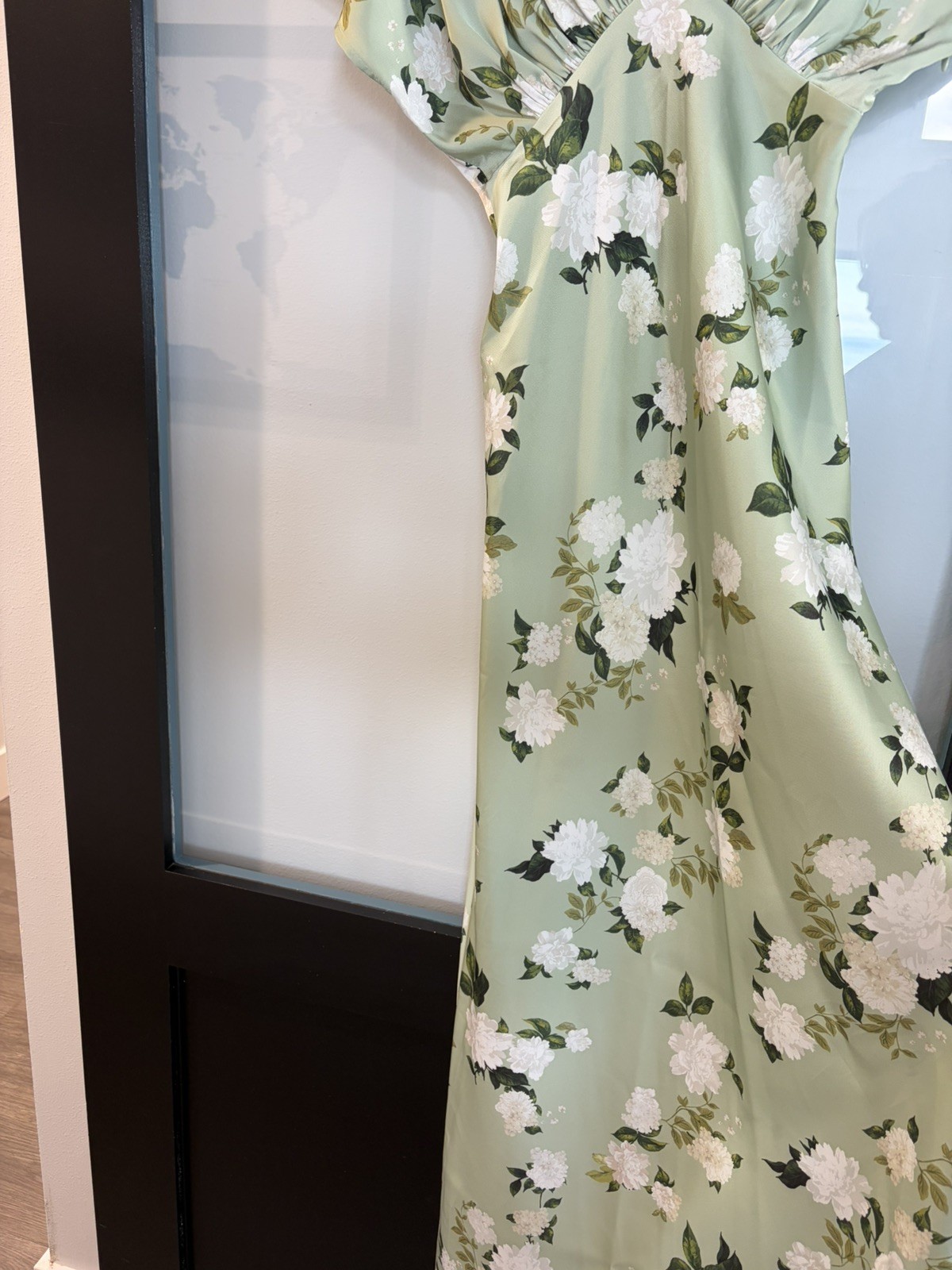 Leila Deep-V Flutter-Sleeve Satin A-Line Gown. Soft Meadow Green.Sz.2 NIB