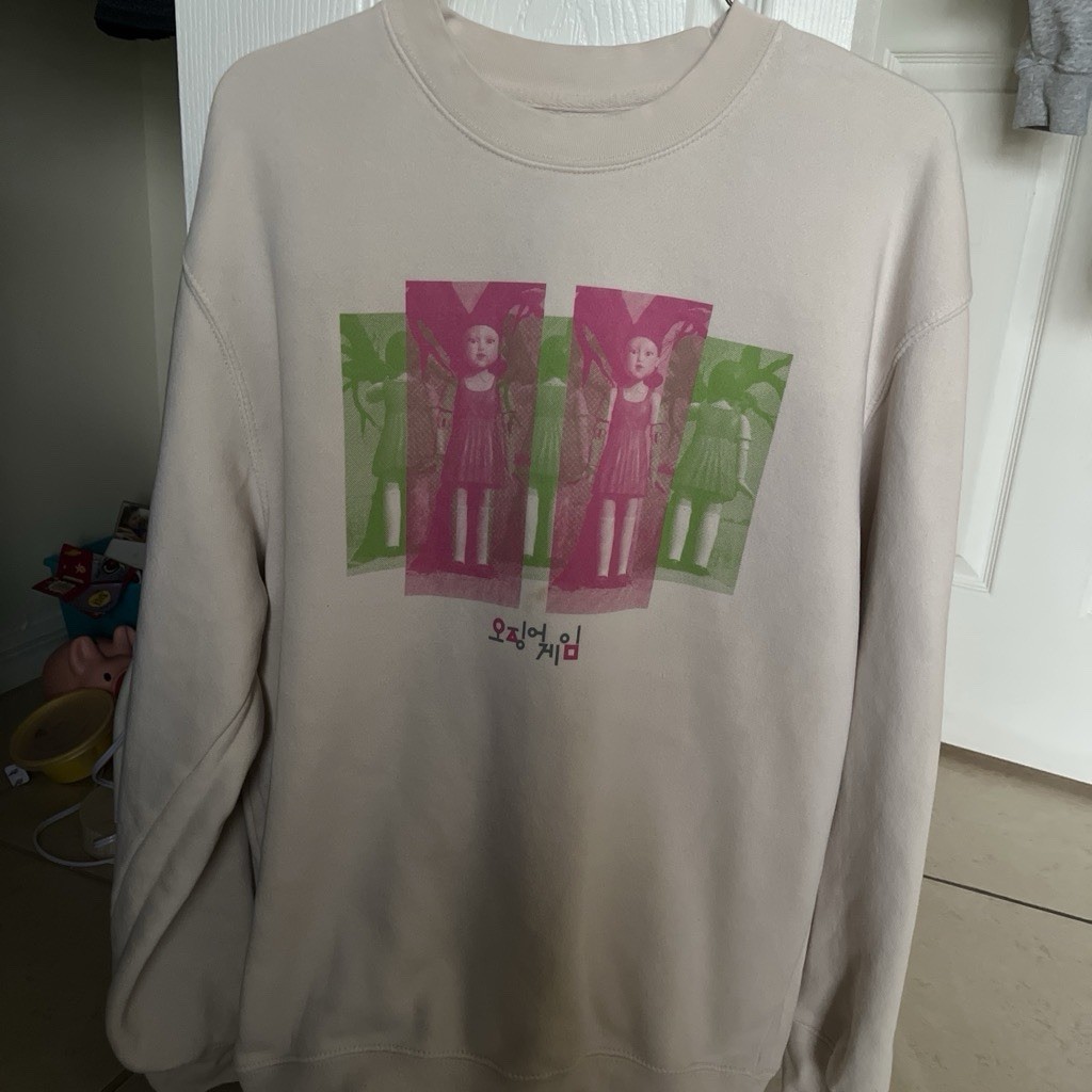 Netflix Squid Game Men’s M Beige Crewneck Fleece Sweatshirt Graphic Logo