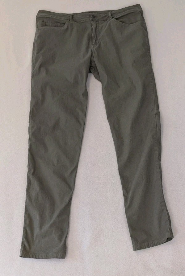 Lululemon Stretch Khaki Pants Waist 36″ Inseam 33″ Length 42″ Size 16 *READ
