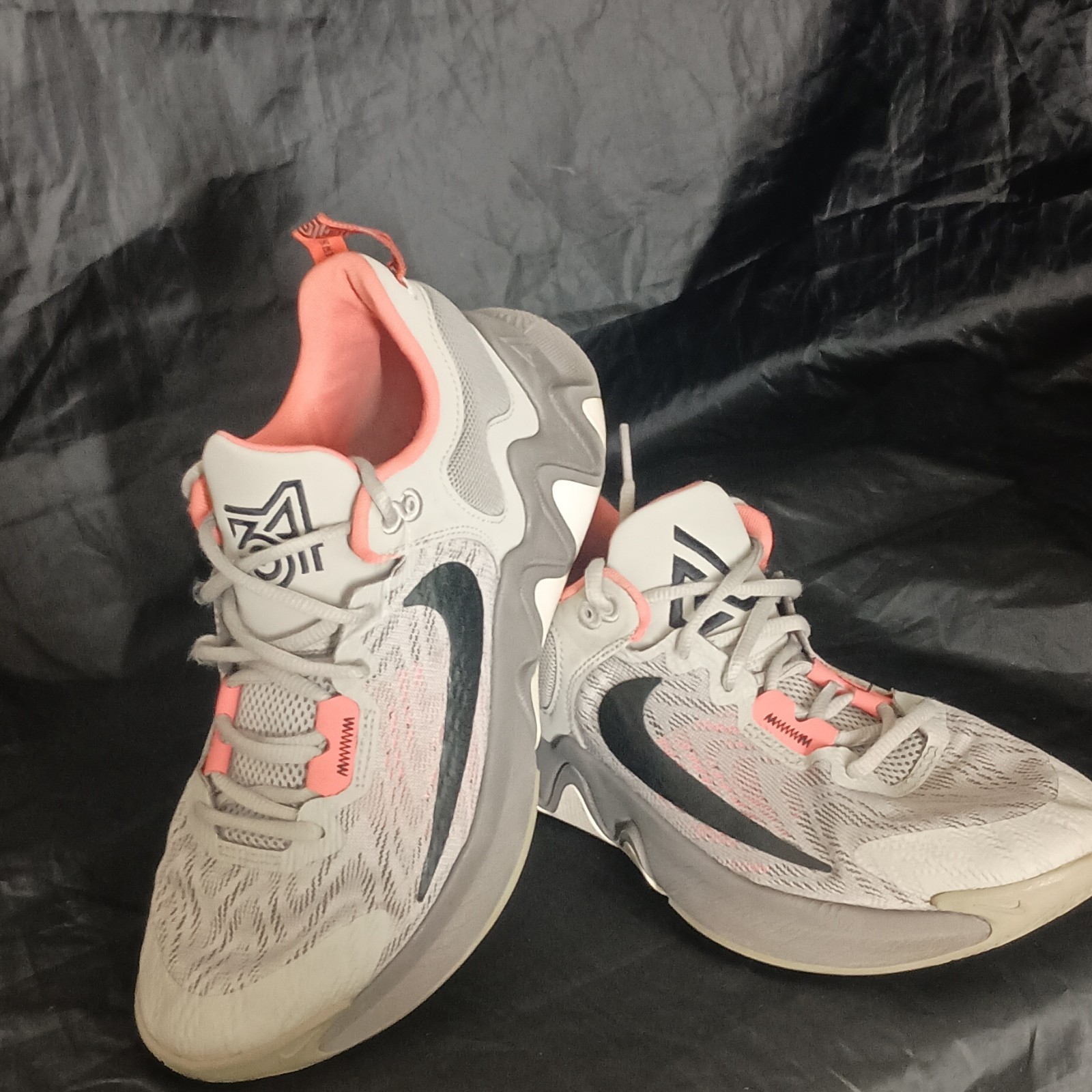Nike Giannis Immortality 2 DM0825-003 Gray Coral Basketball Shoes US Sz8.5