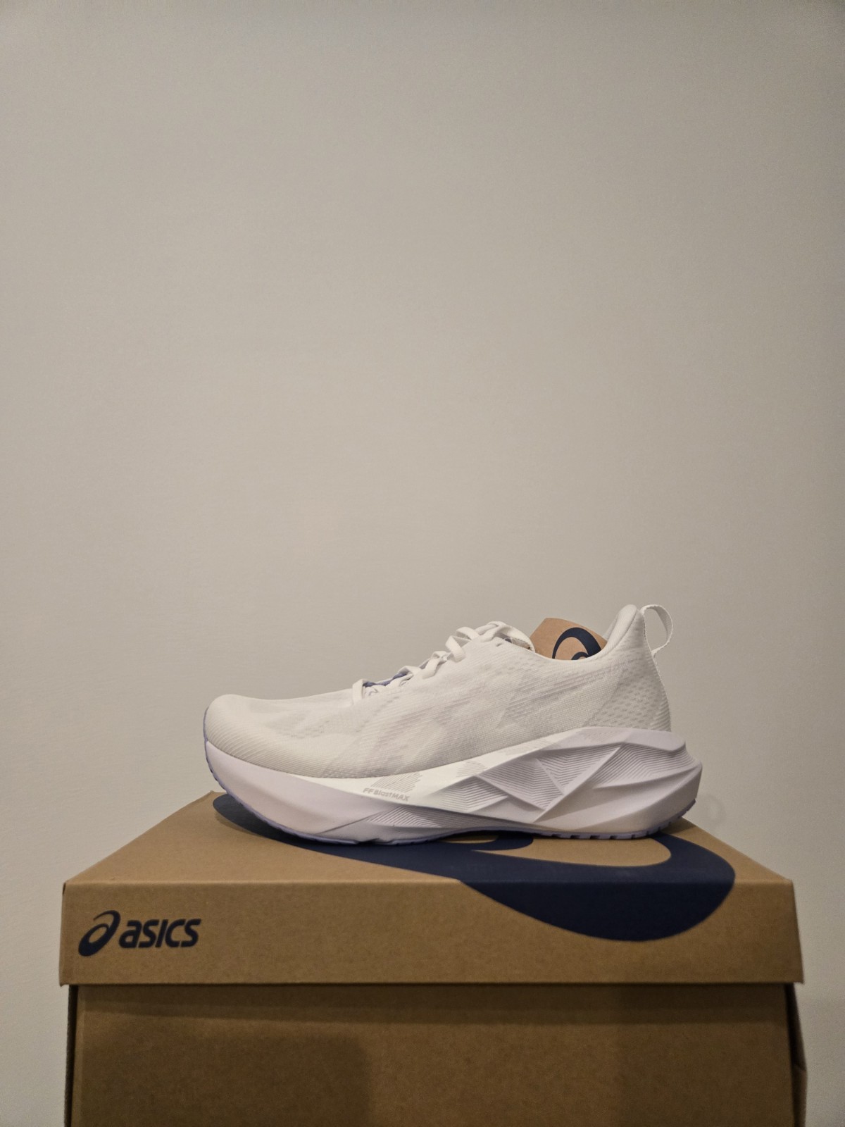 Brand New Asics Novablast 5 White Lillac 9.5 Womens!