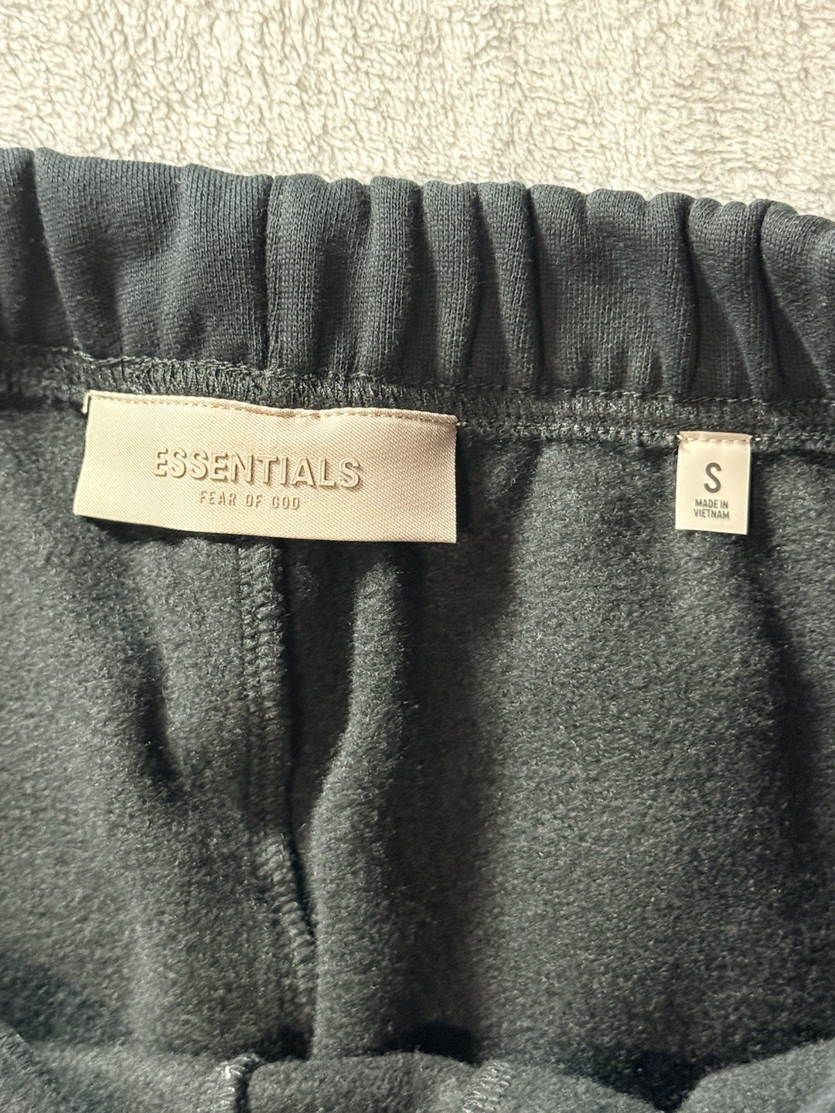 ESSENTIALS Fear of God Men’s Black Fleece Sweat Shorts Drawstring Pockets Logo
